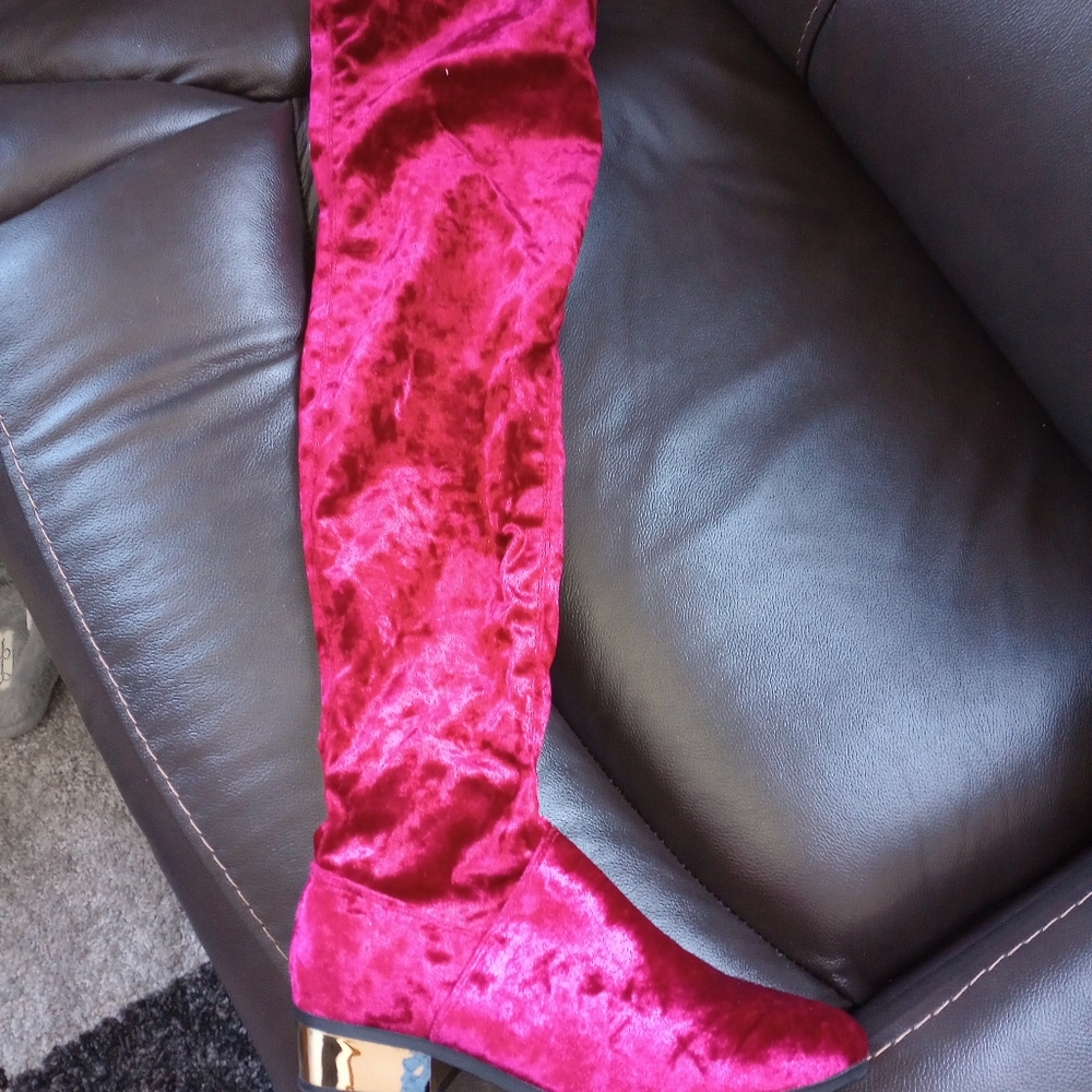 Stardom Bamboo brand velvet boots Size 8 (fits like a 7)